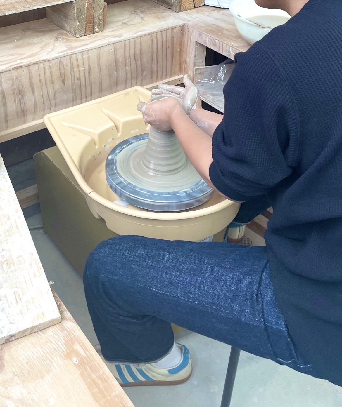焼き物体験の様子