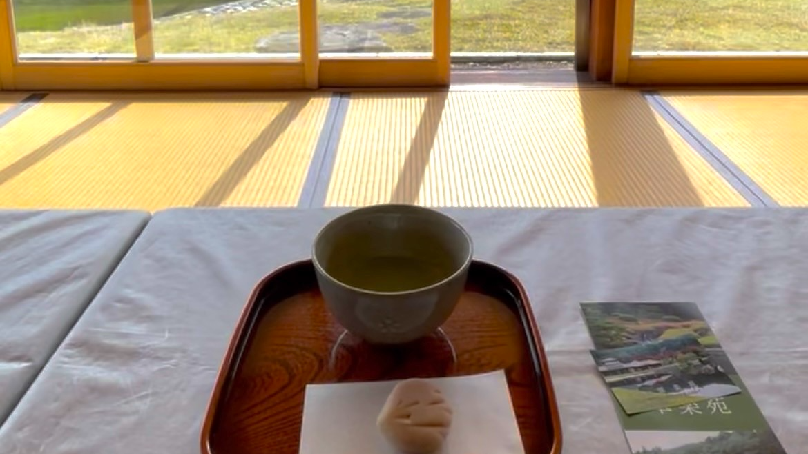 和菓子づくり・茶道体験の様子